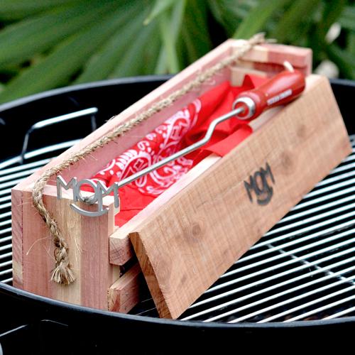 Rockin Mom BBQ Branding Iron with Cedar Gift Box and Acacia Wood Steak Plates
